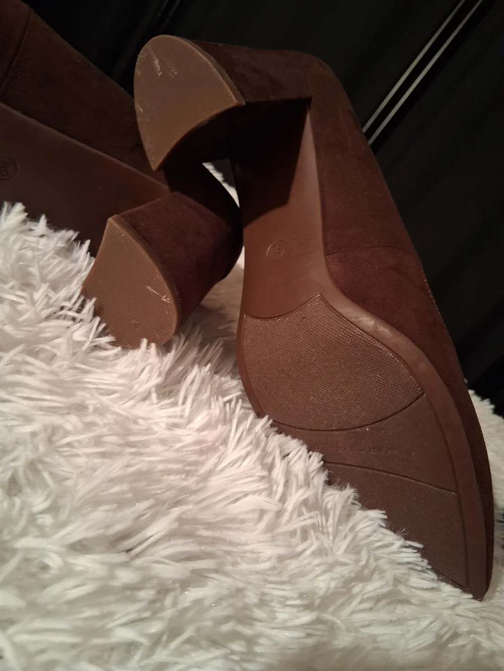 Marc Fisher Dark Brown Suede Pointed-Toe Pumps NWOT, glue Frome Tag Inside, Hee